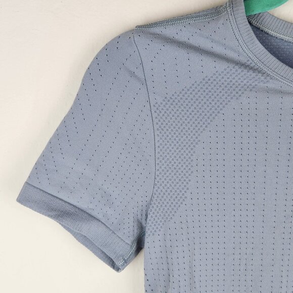 Athleta In Motion Seamless Short Sleeve Athletic Tee Gray sz XXS - Picture 4 of 9